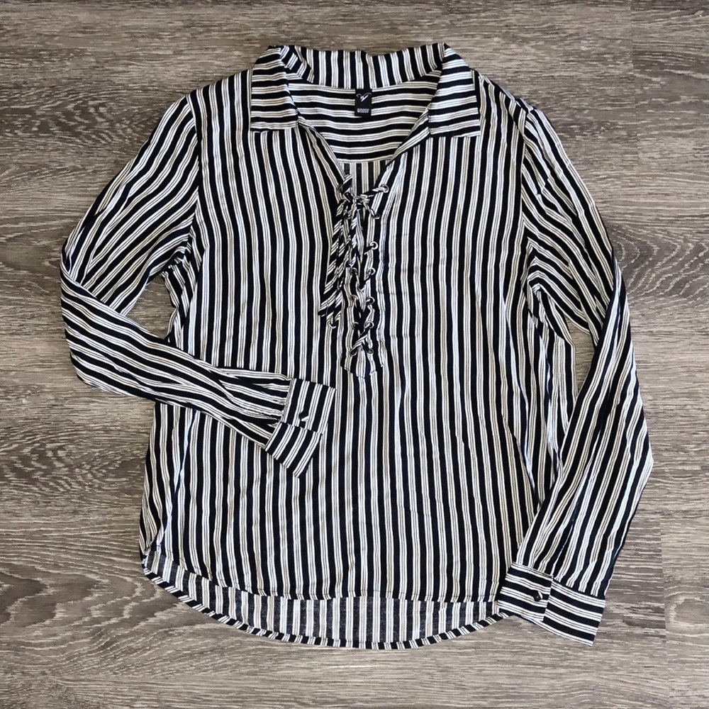 Windsor lace up collared top